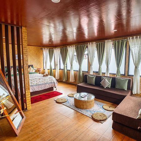 Monratino Himadrie -2 Mins Walk From Mall Road - All Rooms Have Kanchenjunga Mountain View 다르질링 외부 사진