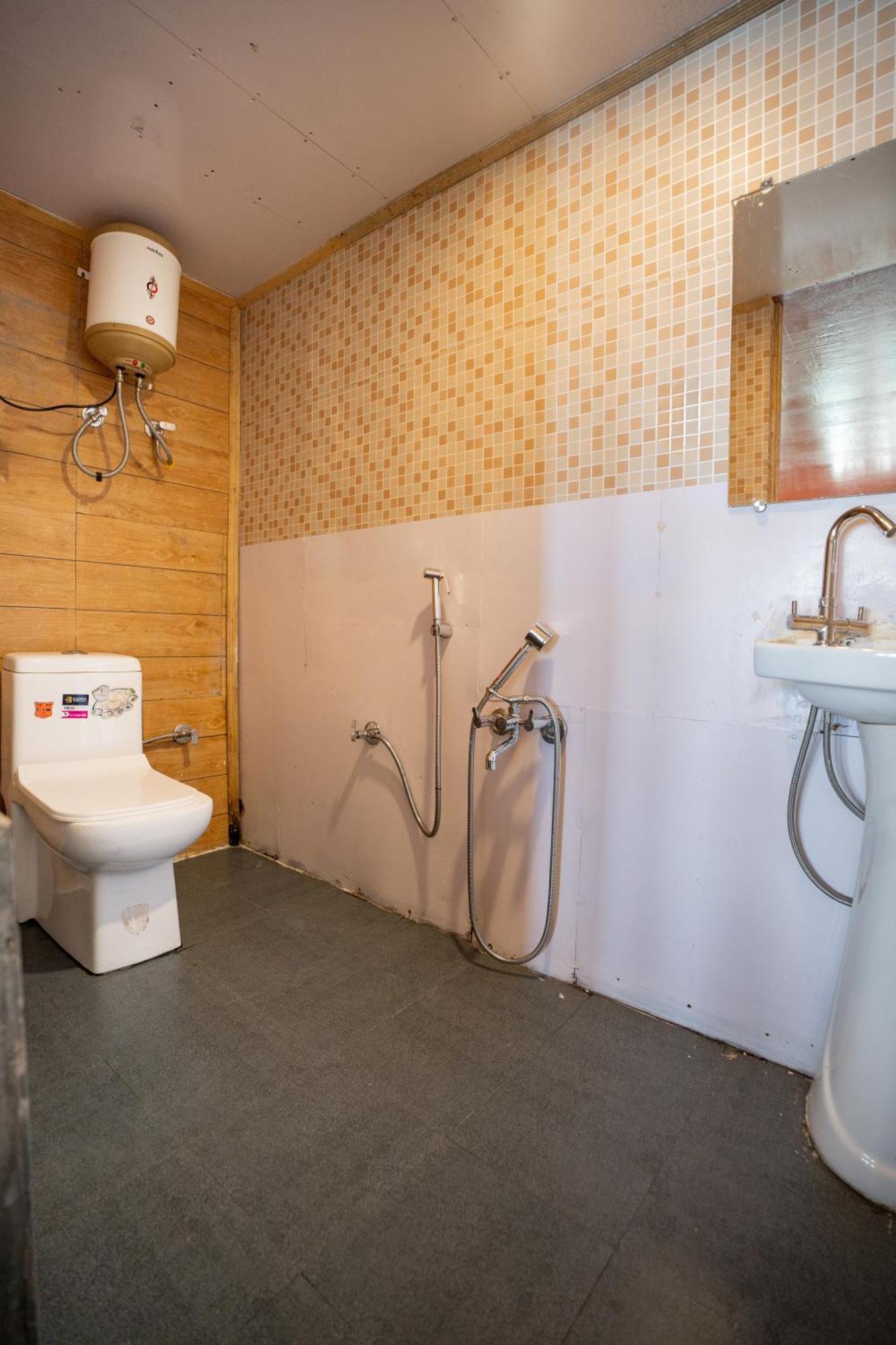 Monratino Himadrie -2 Mins Walk From Mall Road - All Rooms Have Kanchenjunga Mountain View 다르질링 외부 사진