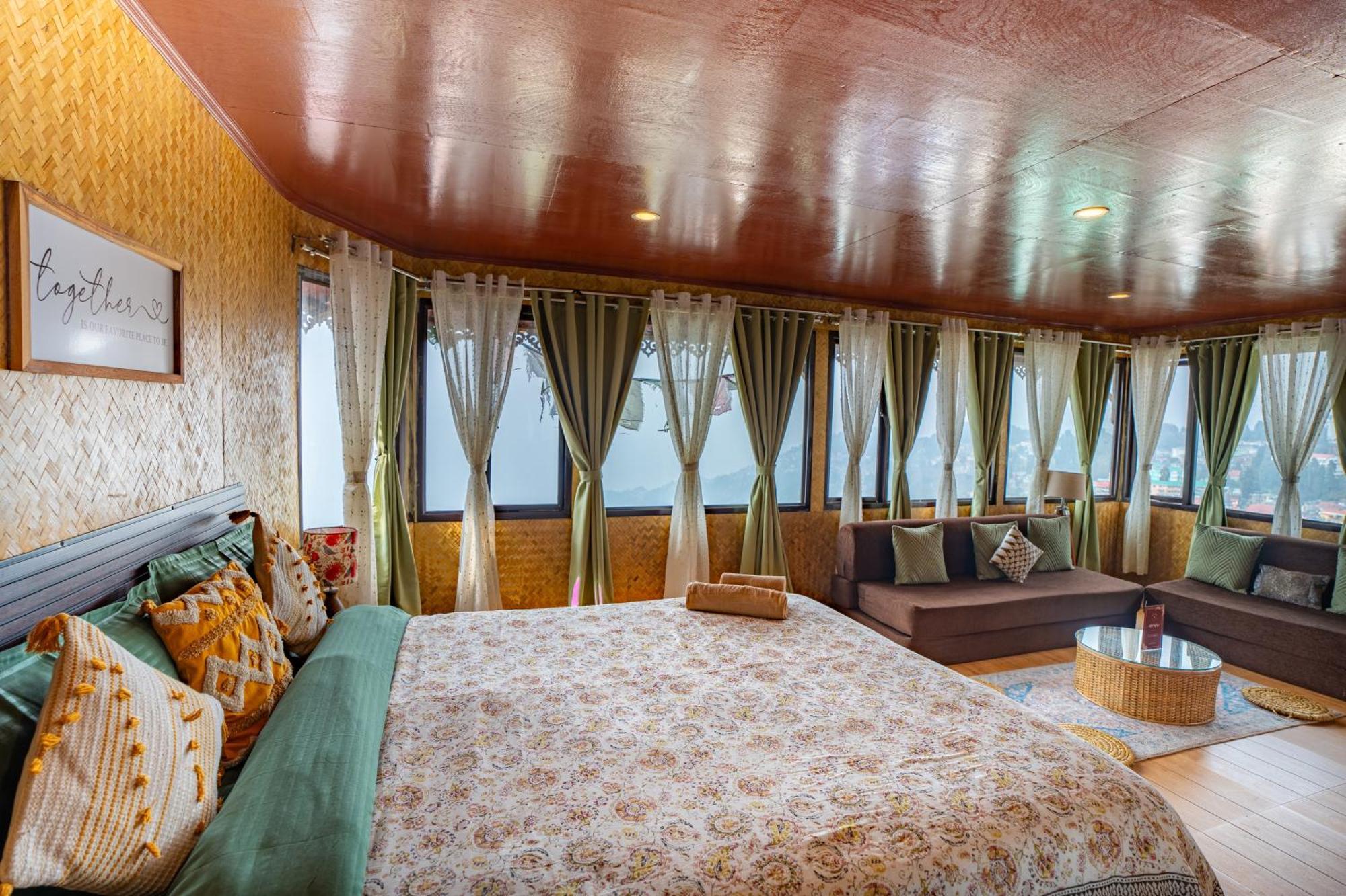 Monratino Himadrie -2 Mins Walk From Mall Road - All Rooms Have Kanchenjunga Mountain View 다르질링 외부 사진