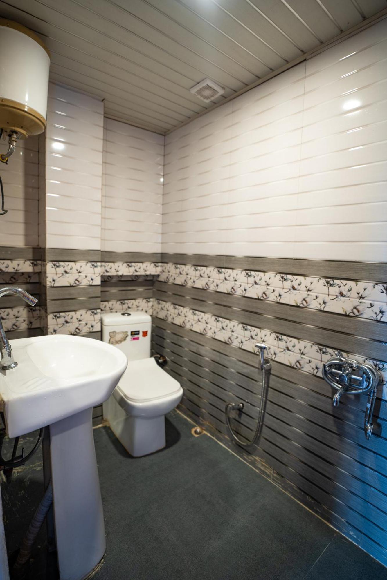 Monratino Himadrie -2 Mins Walk From Mall Road - All Rooms Have Kanchenjunga Mountain View 다르질링 외부 사진
