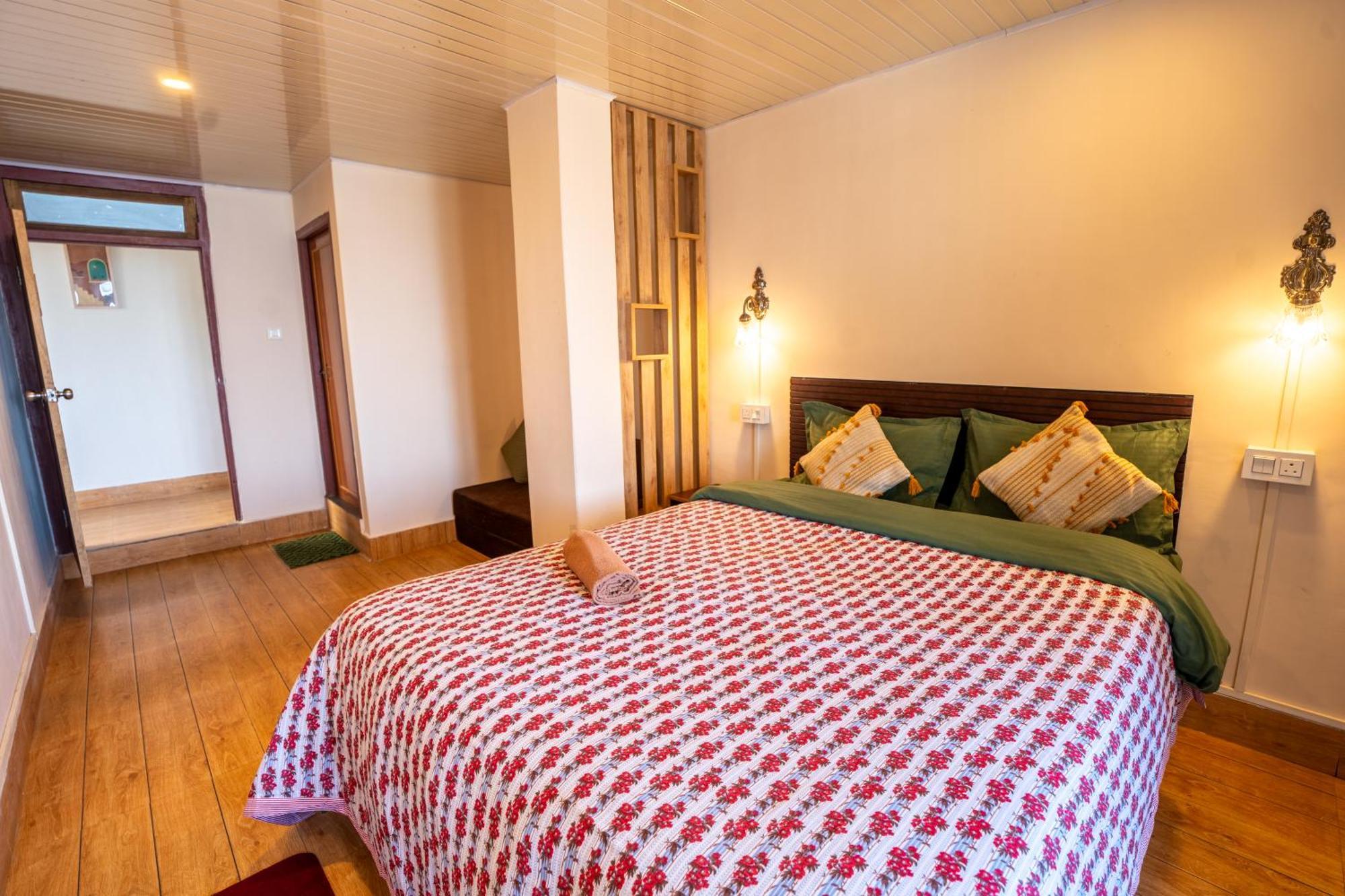 Monratino Himadrie -2 Mins Walk From Mall Road - All Rooms Have Kanchenjunga Mountain View 다르질링 외부 사진