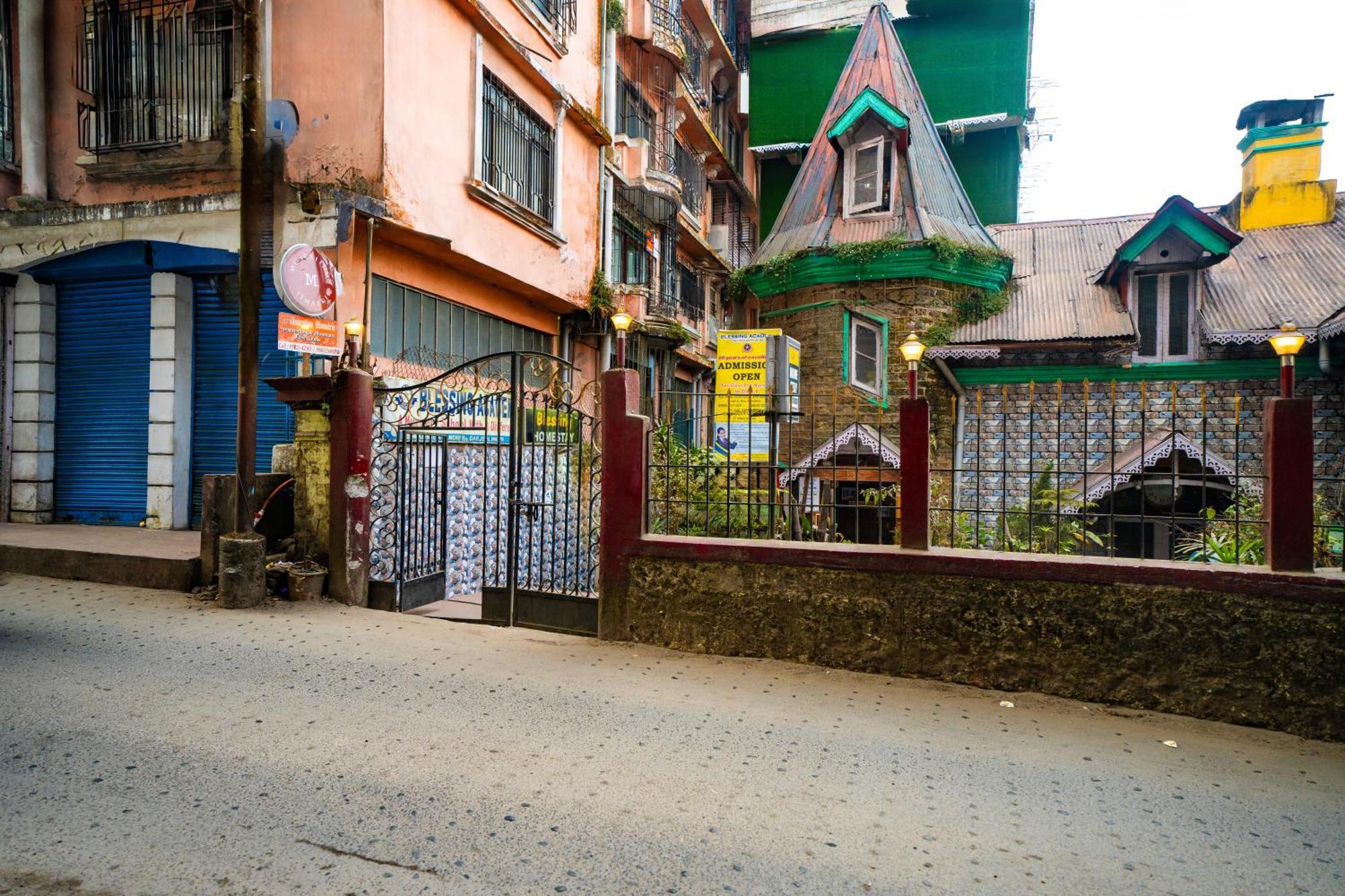 Monratino Himadrie -2 Mins Walk From Mall Road - All Rooms Have Kanchenjunga Mountain View 다르질링 외부 사진