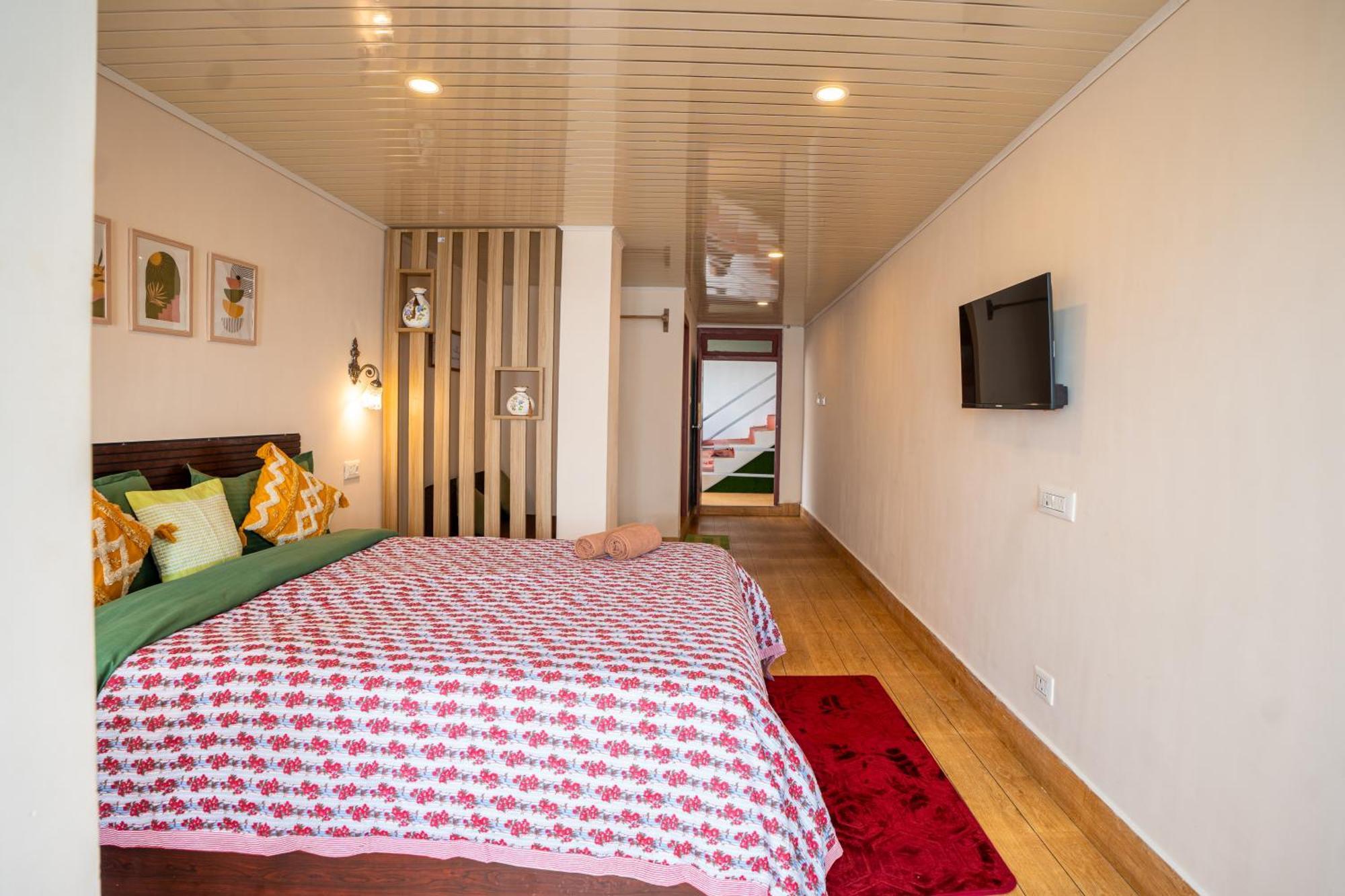 Monratino Himadrie -2 Mins Walk From Mall Road - All Rooms Have Kanchenjunga Mountain View 다르질링 외부 사진