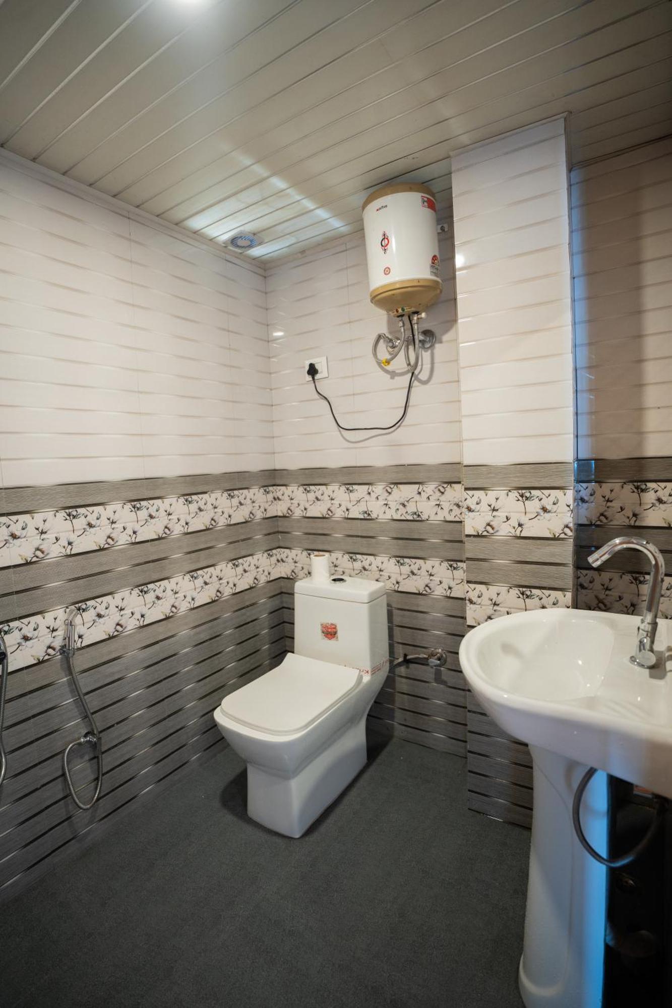 Monratino Himadrie -2 Mins Walk From Mall Road - All Rooms Have Kanchenjunga Mountain View 다르질링 외부 사진